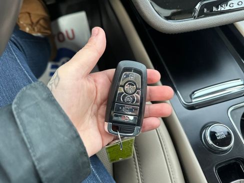 Used 2022 Lincoln Corsair Reserve w/ Equipment Group 201A image 23