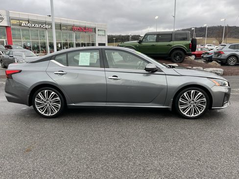 Used 2023 Nissan Altima 2.5 SL image 2