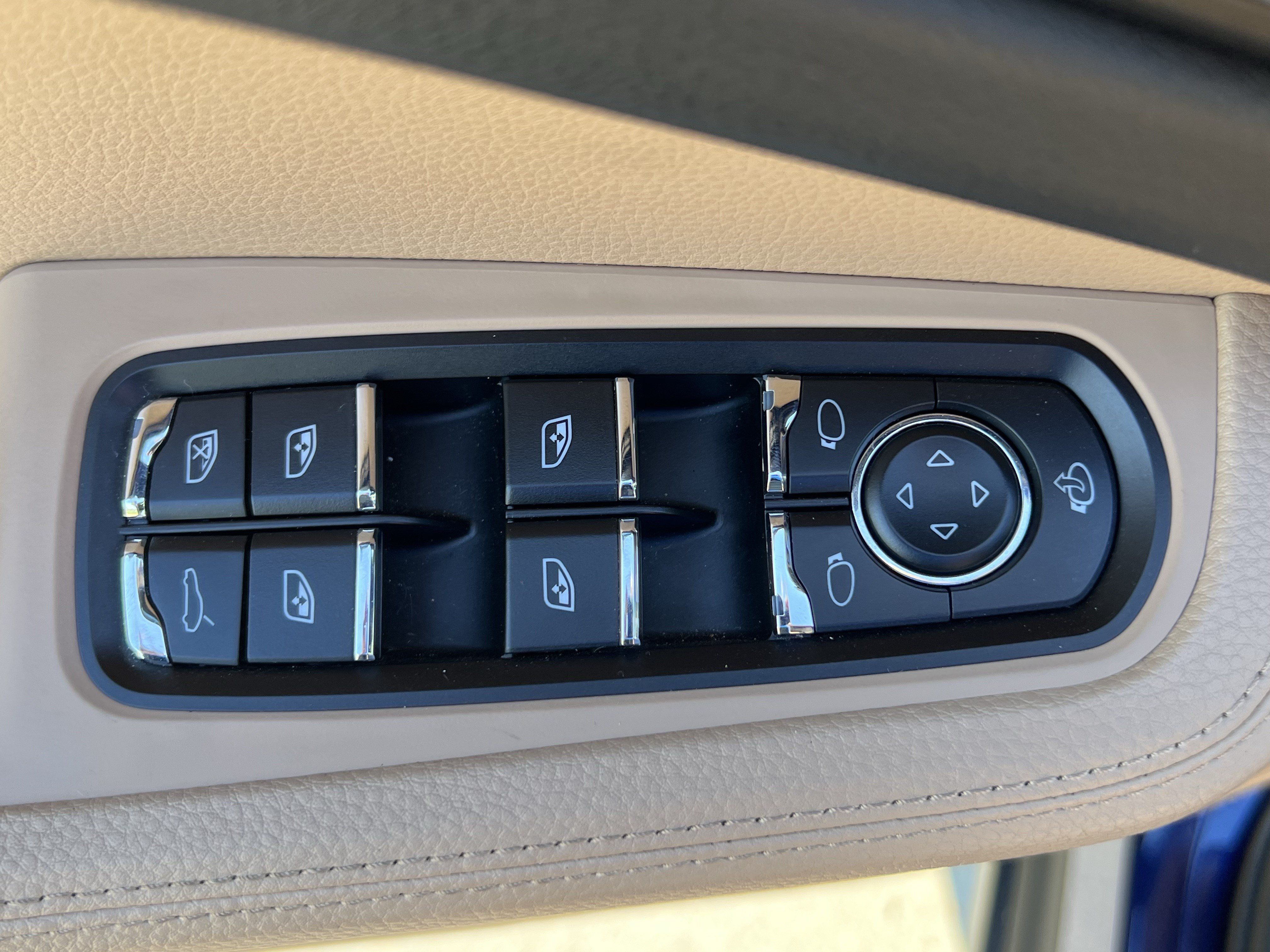Used 2022 Porsche Macan S AWD/4WD image 15