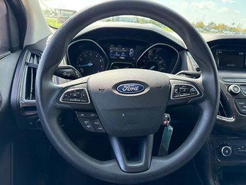 Used 2018 Ford Focus SE FWD image 18