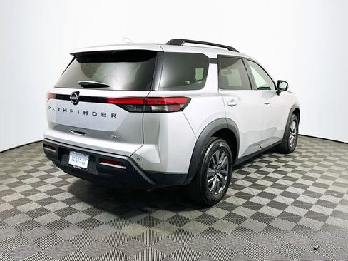 Used 2024 Nissan Pathfinder SV image 8