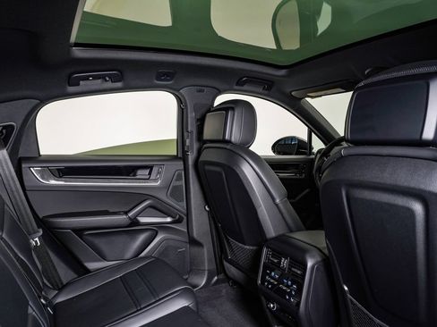 Certified 2025 Porsche Cayenne E-Hybrid Coupe AWD/4WD image 16