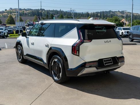 Certified 2024 Kia EV9 Land AWD/4WD image 5