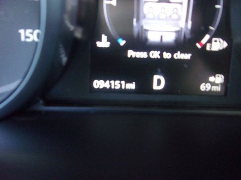 Used 2017 Land Rover Discovery Sport SE AWD/4WD image 18
