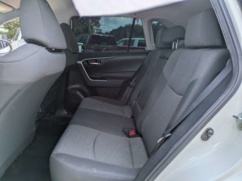 Used 2021 Toyota RAV4 XLE AWD/4WD image 14