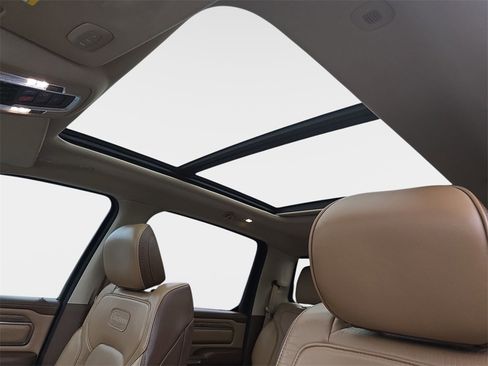 Used 2019 RAM 1500 Laramie Longhorn image 32