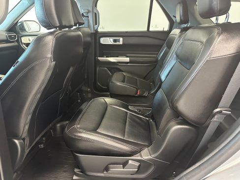 Used 2024 Ford Explorer Limited w/ Limited Technology Package AWD/4WD image 13