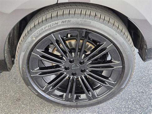 New 2026 Land Rover Range Rover SE image 9