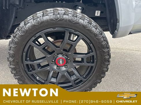 Used 2021 Toyota Tacoma TRD Sport AWD/4WD image 32