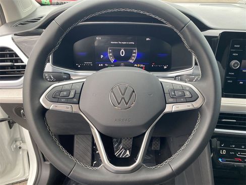 New 2025 Volkswagen Taos SE image 18
