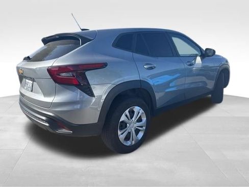 Certified 2024 Chevrolet Trax LS w/ Driver Confidence Package FWD image 3