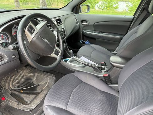 Used 2014 Chrysler 200 Touring FWD image 4