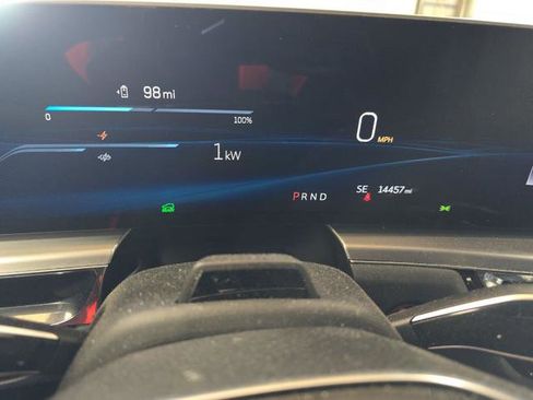 Used 2023 Cadillac Lyriq AWD image 12