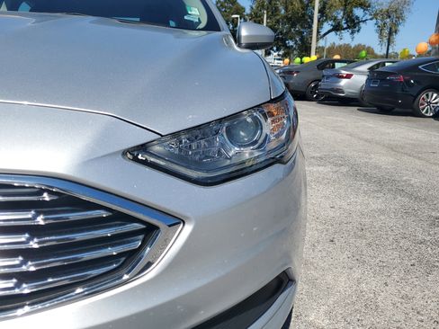 Used 2017 Ford Fusion SE image 3