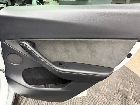 Used 2023 Tesla Model Y Long Range AWD/4WD image 44