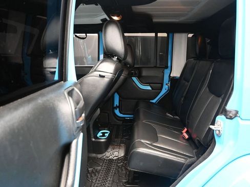 Used 2018 Jeep Wrangler Unlimited Sahara AWD/4WD image 22