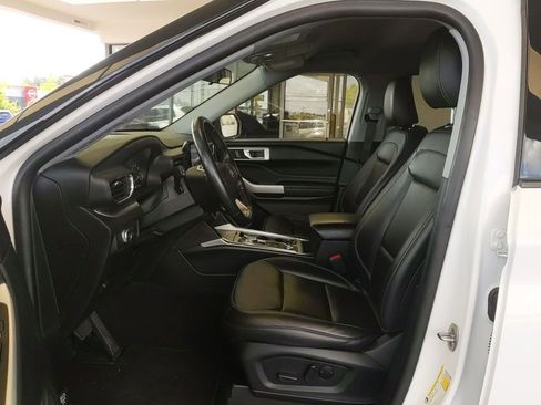 Used 2022 Ford Explorer XLT w/ Equipment Group 202A AWD/4WD image 13