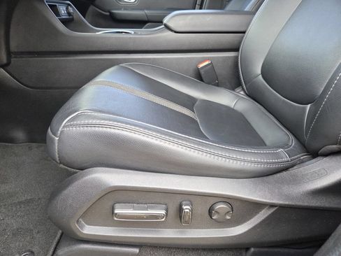 Certified 2025 Honda Pilot Touring image 17