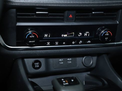 Certified 2024 Nissan Rogue SV image 26