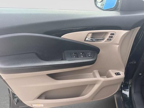Used 2016 Honda Pilot Touring image 10