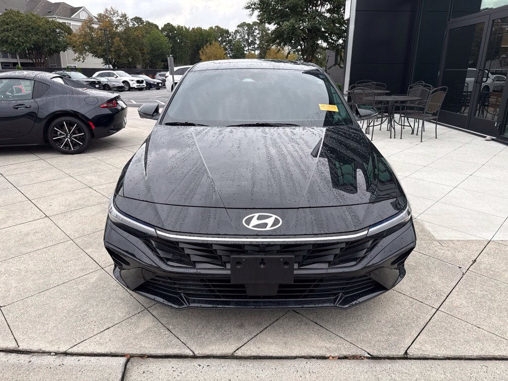 Used 2024 Hyundai Elantra Limited FWD image 2