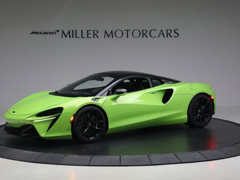 Used 2023 McLaren Artura image 2