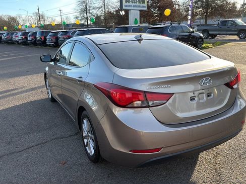 Used 2016 Hyundai Elantra SE w/ Option Group 02 image 4