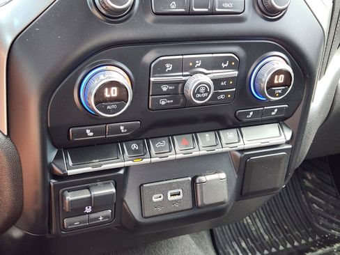 Used 2019 Chevrolet Silverado 1500 LT w/ Texas Edition image 18