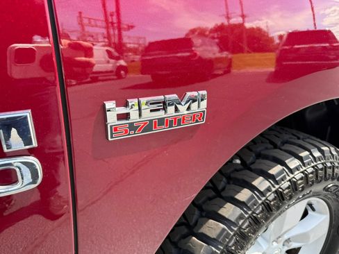 Used 2018 RAM 1500 Express AWD/4WD image 43