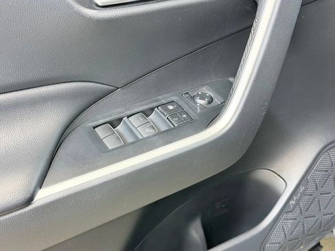 Used 2019 Toyota RAV4 XLE Premium FWD image 10