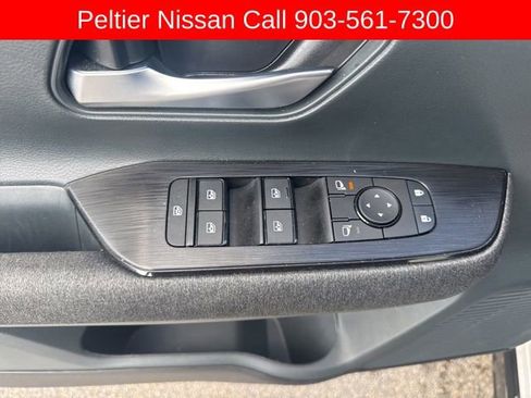 Used 2025 Nissan Kicks SV w/ Illumination Package image 11
