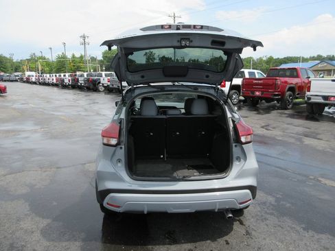 Used 2023 Nissan Kicks SR w/ SR Premium Package FWD image 8