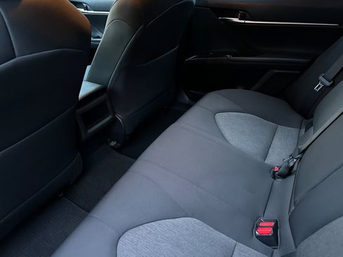 Used 2019 Toyota Camry LE image 9