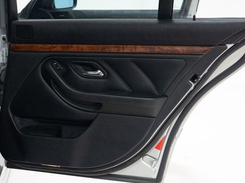 Used 2000 BMW 540i Sedan image 25
