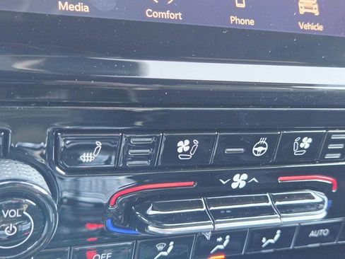 New 2025 Jeep Grand Cherokee L Limited w/ Luxury Tech Group II image 28