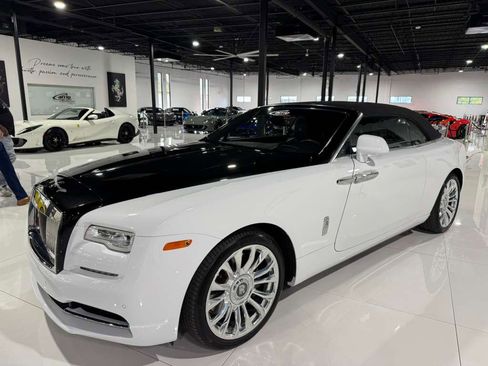 Used 2019 Rolls-Royce Dawn image 11