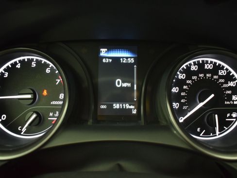 Used 2024 Toyota Camry SE image 16