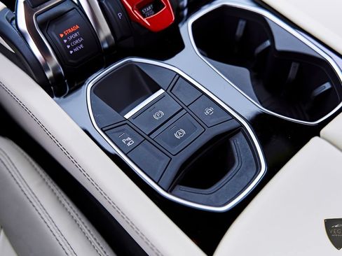 Used 2026 Lamborghini Urus SE AWD/4WD image 84
