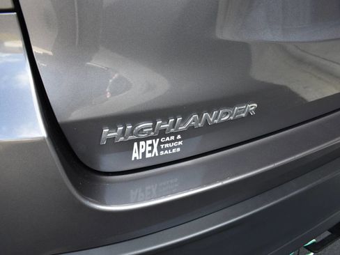 Used 2017 Toyota Highlander XLE FWD image 33