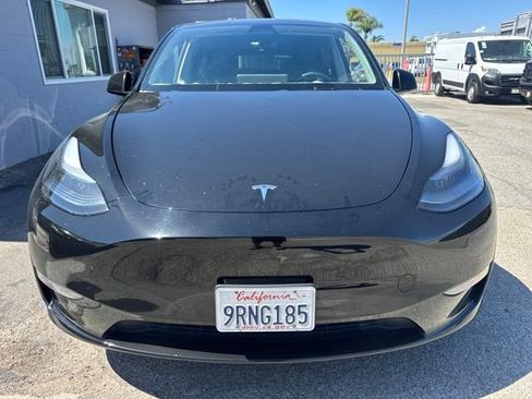 Used 2025 Tesla Model Y Long Range RWD image 2