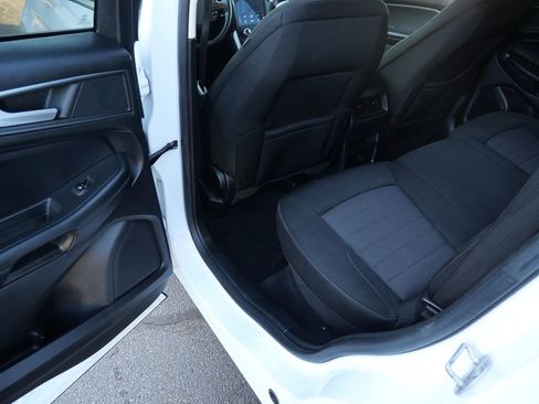 Used 2021 Ford Edge SE image 19