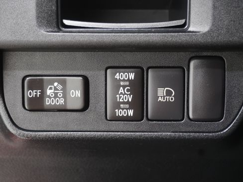 Used 2018 Toyota Tacoma TRD Sport w/ Technology Package RWD image 25