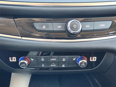 Used 2023 Buick Enclave Essence w/ Sport Touring Edition image 19