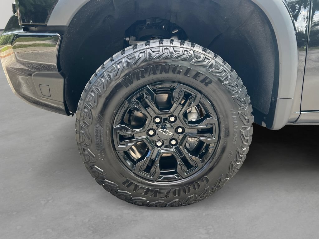 Used 2023 Chevrolet Silverado 1500 ZR2 w/ Technology Package AWD/4WD image 9
