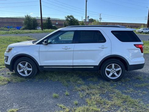 Used 2016 Ford Explorer XLT w/ Equipment Group 202A AWD/4WD image 5