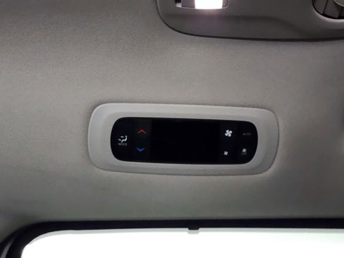 Used 2024 Chrysler Pacifica Touring-L FWD image 35