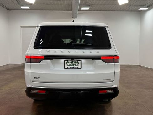 Used 2024 Jeep Wagoneer L Series II w/ Flexible Seating Group AWD/4WD image 25