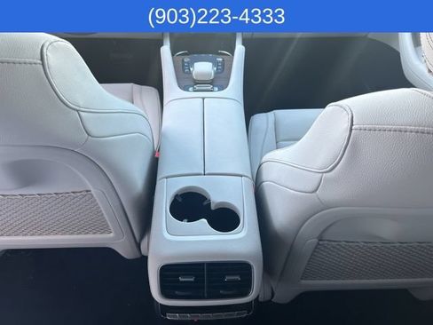 Used 2025 Mercedes-Benz GLS 450 4MATIC image 32