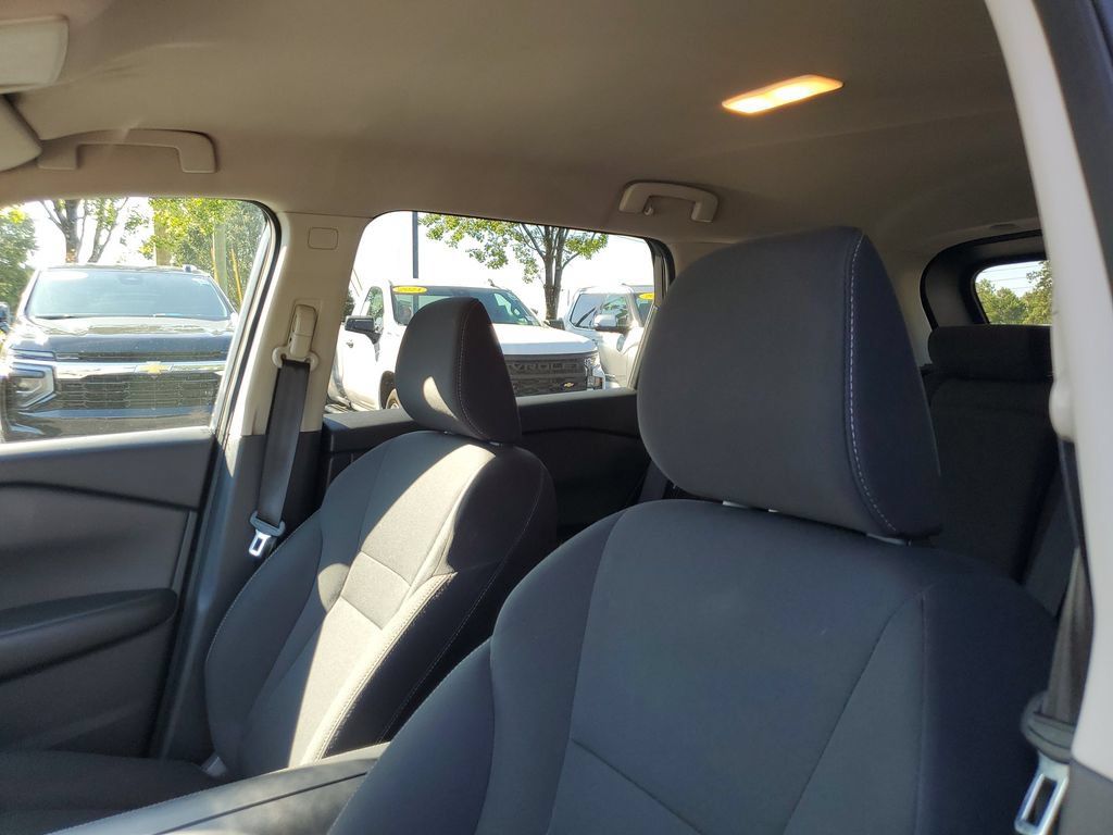 Used 2024 Nissan Rogue S AWD/4WD image 17