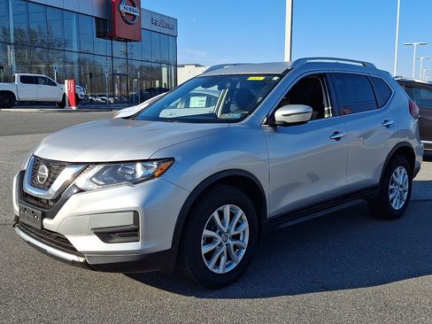 Used 2020 Nissan Rogue SV image 4